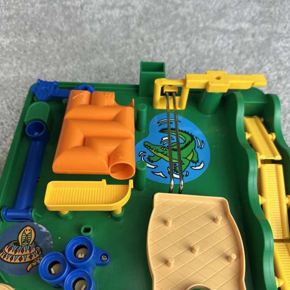 INCOMPLETE 1991‎ Snafu Tomy Screwball Scramble Run Yourself Ragged Marble Maze